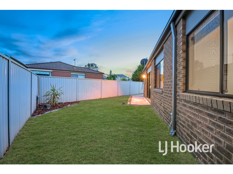 24 Howqua Place, Pakenham VIC 3810