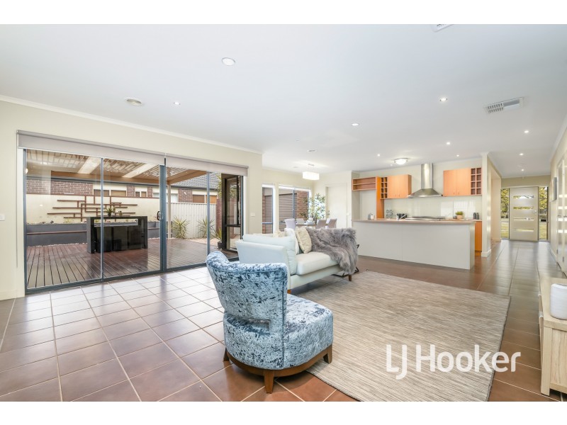 24 Howqua Place, Pakenham VIC 3810