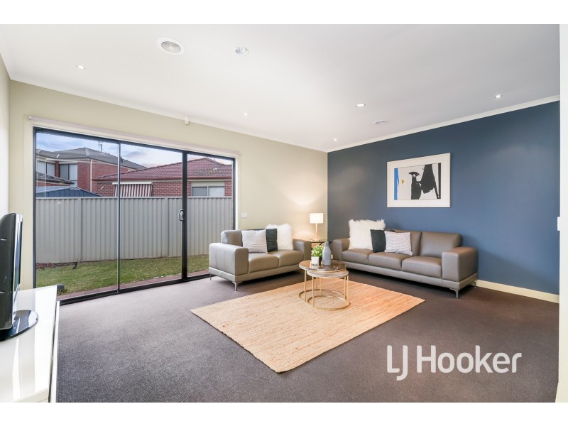 24 Howqua Place, Pakenham VIC 3810
