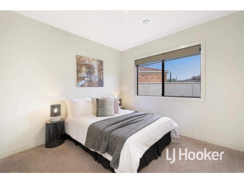 24 Howqua Place, Pakenham VIC 3810