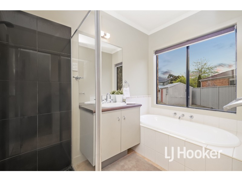 24 Howqua Place, Pakenham VIC 3810