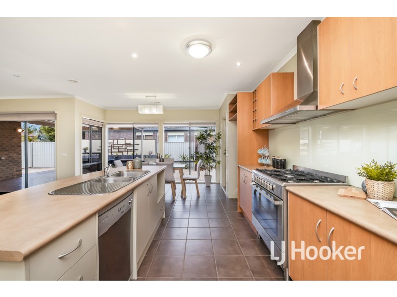 24 Howqua Place, Pakenham VIC 3810