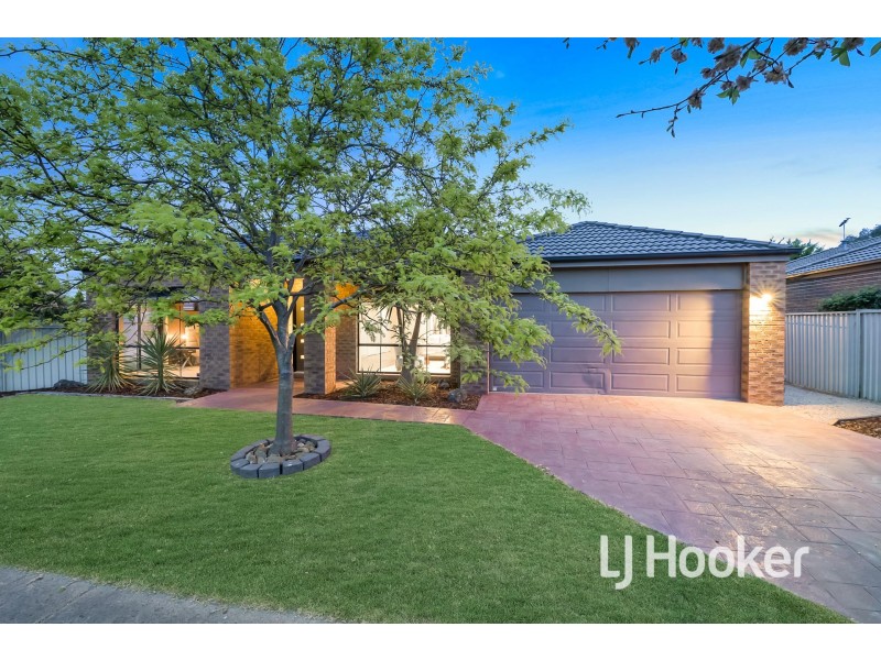 24 Howqua Place, Pakenham VIC 3810