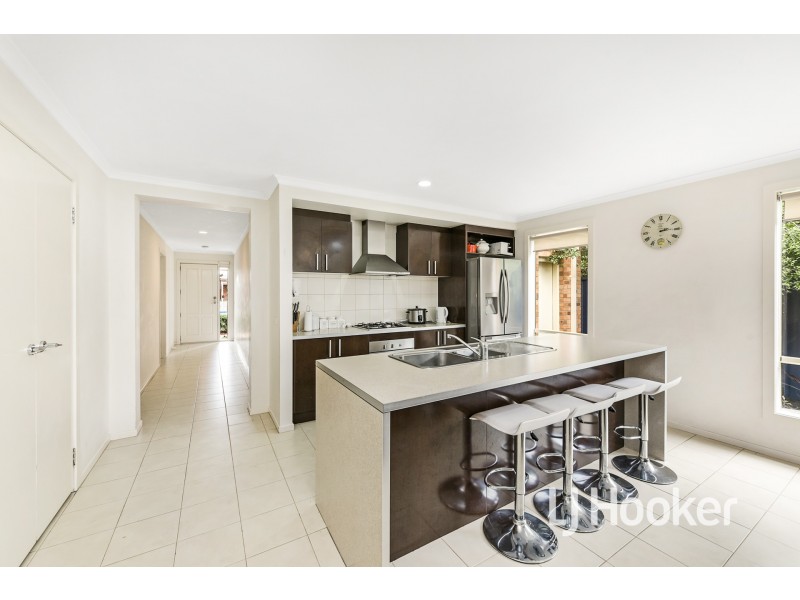 39 Scarlet Crescent, Pakenham VIC 3810