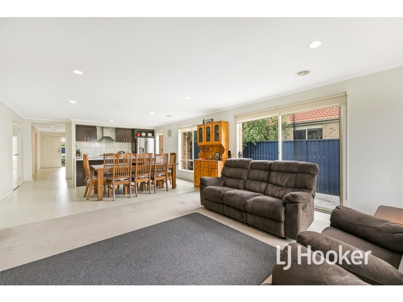 39 Scarlet Crescent, Pakenham VIC 3810