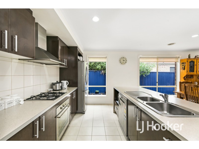 39 Scarlet Crescent, Pakenham VIC 3810