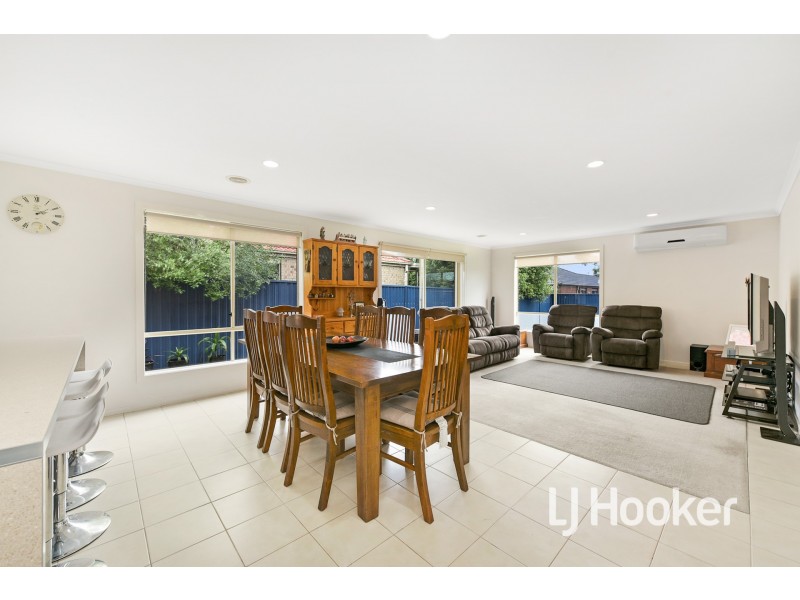 39 Scarlet Crescent, Pakenham VIC 3810