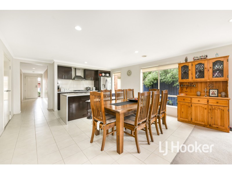 39 Scarlet Crescent, Pakenham VIC 3810