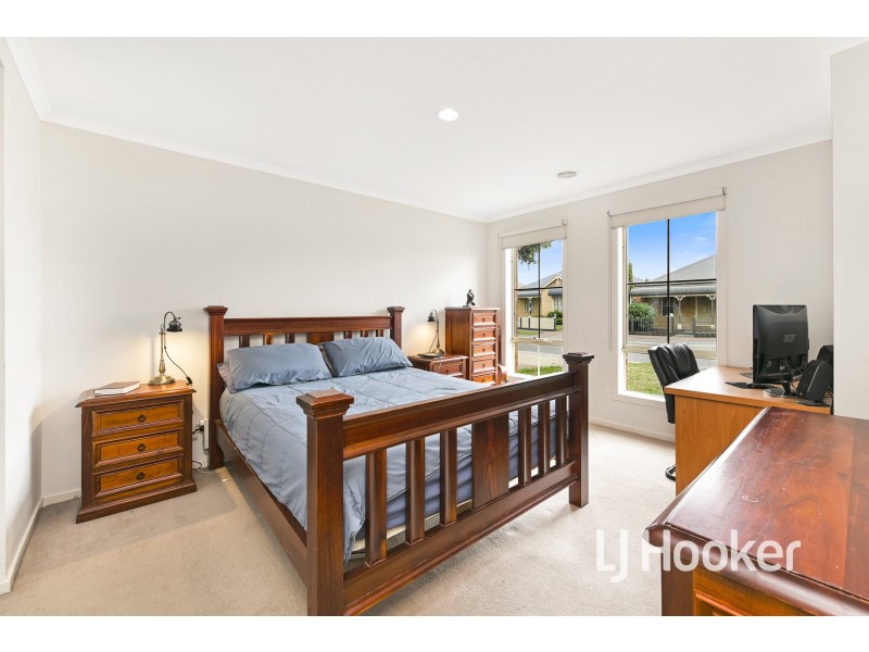 39 Scarlet Crescent, Pakenham VIC 3810