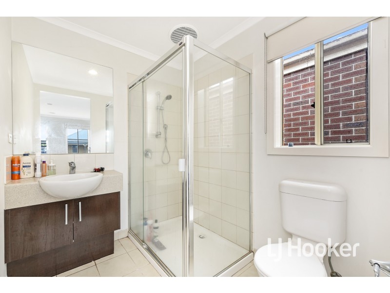 39 Scarlet Crescent, Pakenham VIC 3810