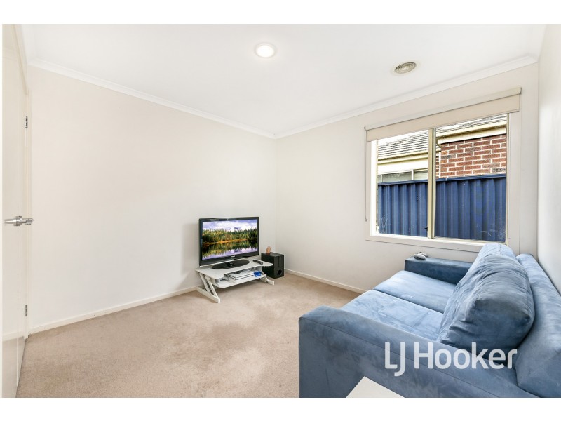 39 Scarlet Crescent, Pakenham VIC 3810