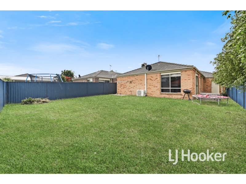 39 Scarlet Crescent, Pakenham VIC 3810