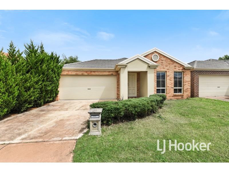 39 Scarlet Crescent, Pakenham VIC 3810