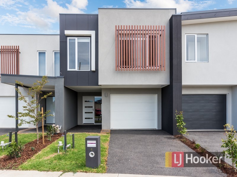 4 Debra Avenue, Pakenham VIC 3810