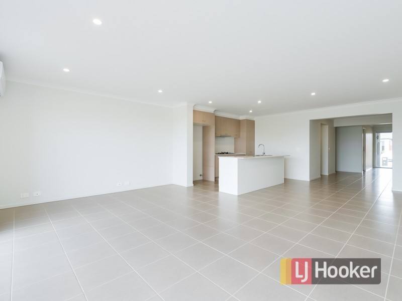 4 Debra Avenue, Pakenham VIC 3810