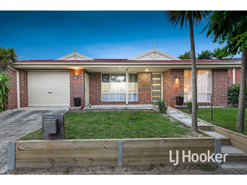 13 Riviera Drive, Pakenham VIC 3810