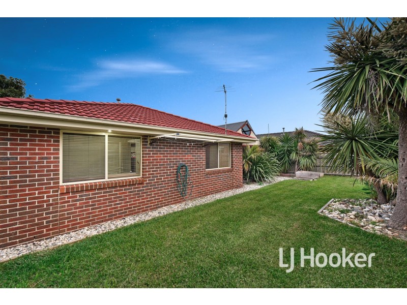 13 Riviera Drive, Pakenham VIC 3810