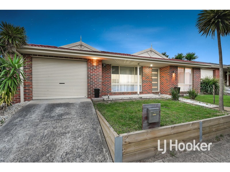 13 Riviera Drive, Pakenham VIC 3810
