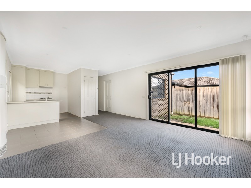 12/103 Army Road, Pakenham VIC 3810