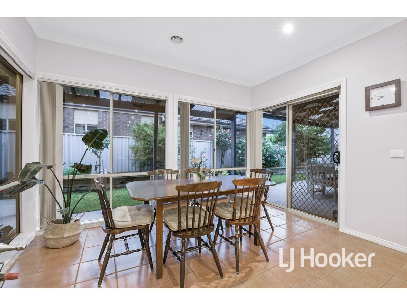 12 St Leonard Way, Pakenham VIC 3810