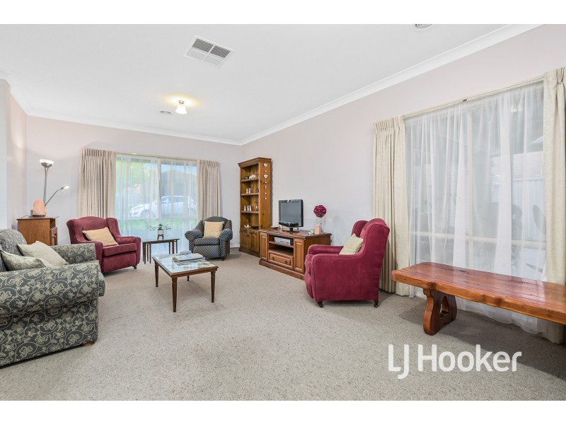 12 St Leonard Way, Pakenham VIC 3810