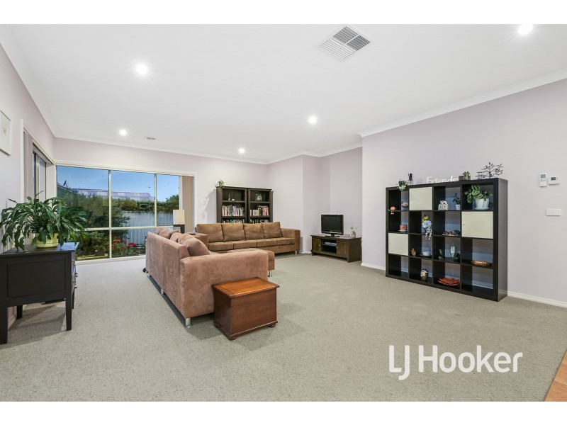 12 St Leonard Way, Pakenham VIC 3810