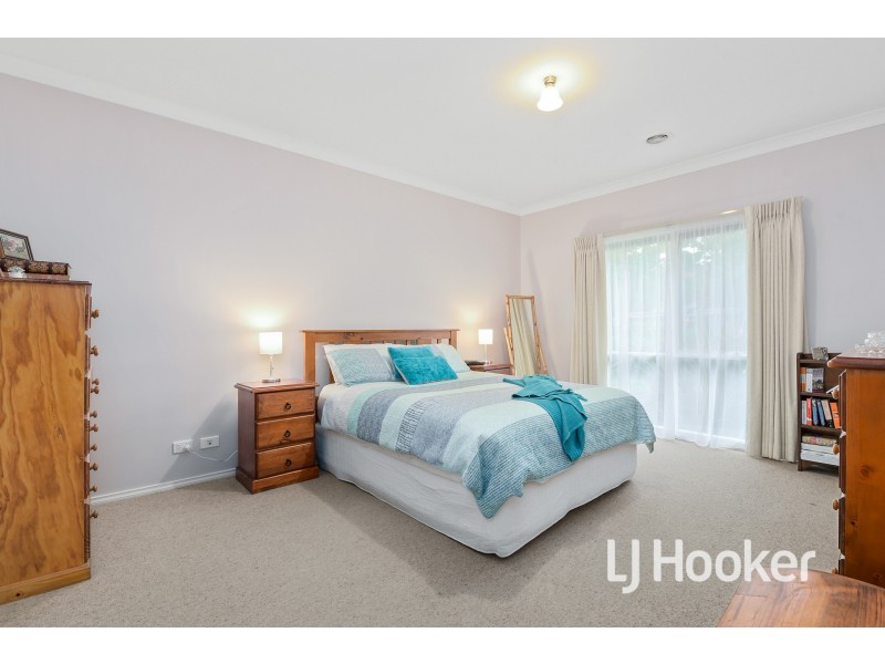 12 St Leonard Way, Pakenham VIC 3810