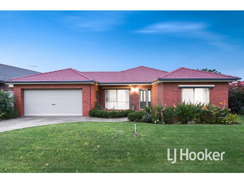 12 St Leonard Way, Pakenham VIC 3810