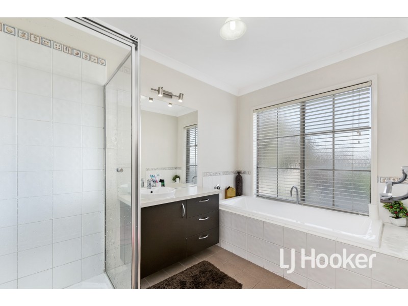 25 Arbour Rise, Pakenham VIC 3810