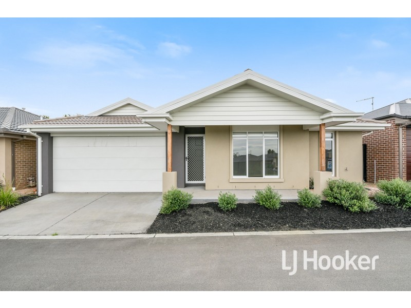 16 Macleod Circuit, Pakenham VIC 3810