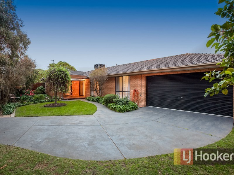 38 Thomas Place, Pakenham VIC 3810