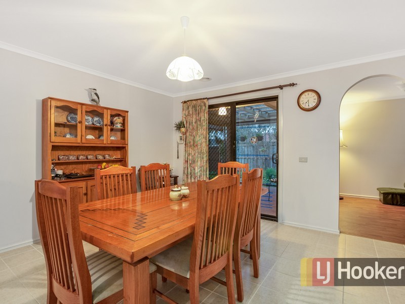 38 Thomas Place, Pakenham VIC 3810