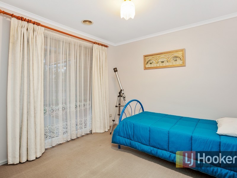 38 Thomas Place, Pakenham VIC 3810