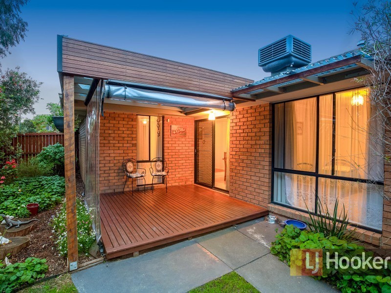 38 Thomas Place, Pakenham VIC 3810