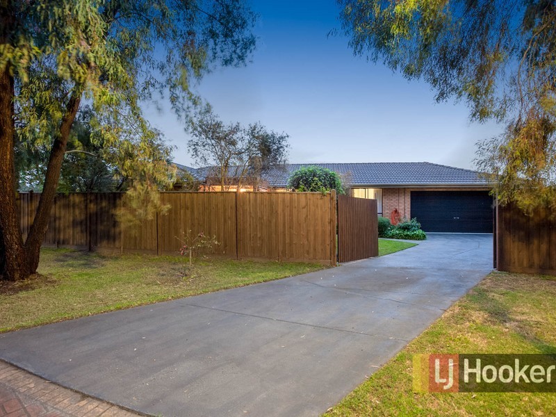 38 Thomas Place, Pakenham VIC 3810