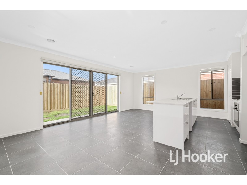 16 Manchester Boulevard, Officer VIC 3809