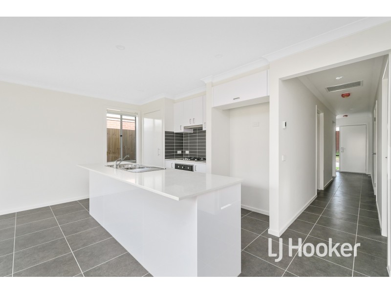 16 Manchester Boulevard, Officer VIC 3809