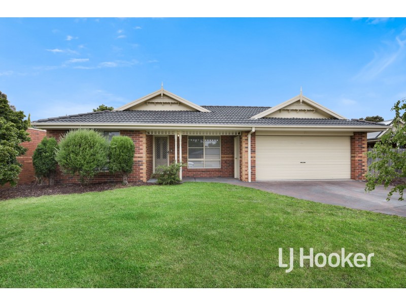 42 Balmoral Way, Pakenham VIC 3810
