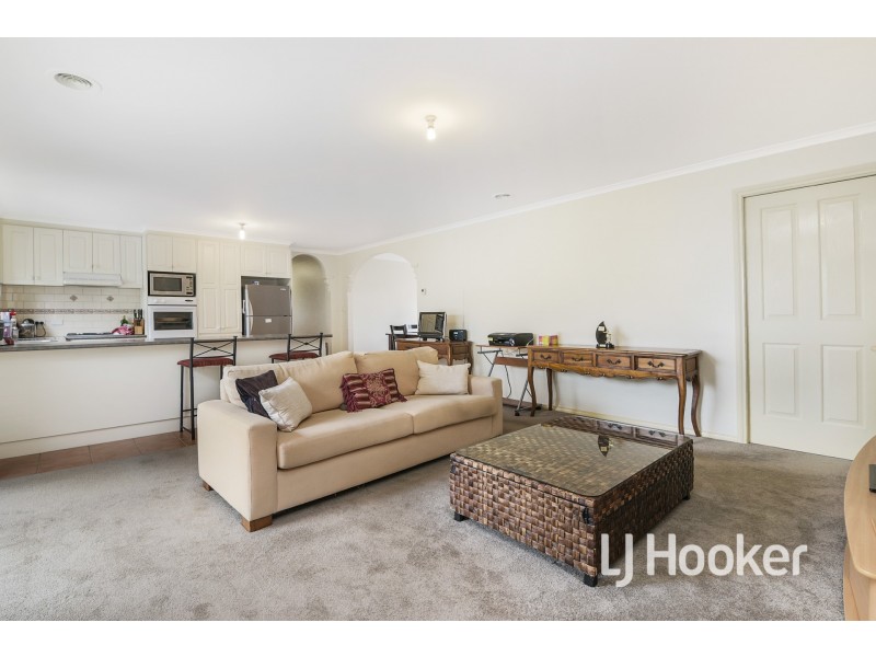 42 Balmoral Way, Pakenham VIC 3810