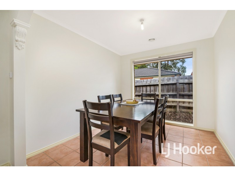 42 Balmoral Way, Pakenham VIC 3810
