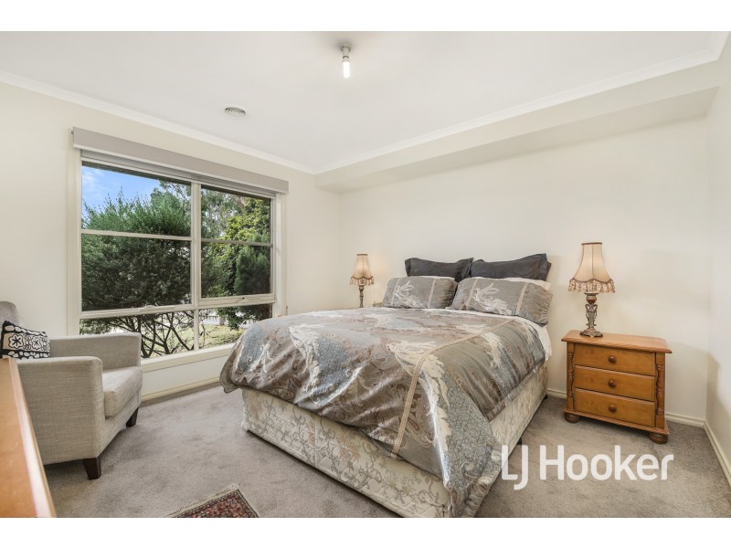 42 Balmoral Way, Pakenham VIC 3810