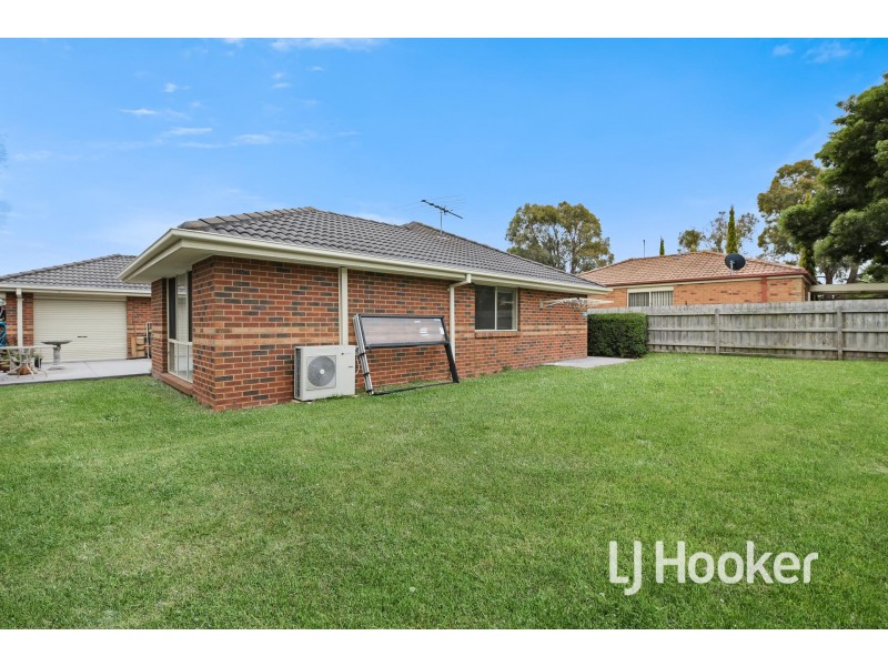 42 Balmoral Way, Pakenham VIC 3810