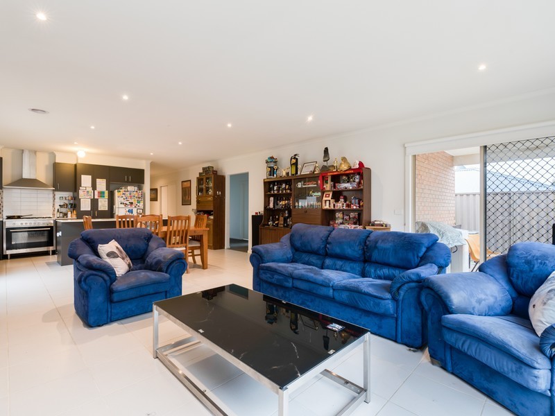 48 Harrison Way, Pakenham VIC 3810