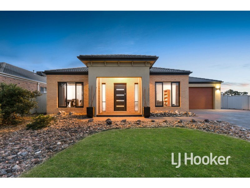 38 St Leonard Way, Pakenham VIC 3810