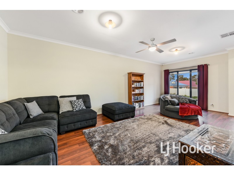 38 St Leonard Way, Pakenham VIC 3810