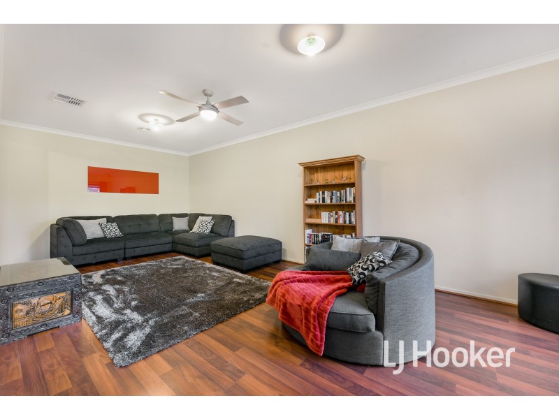 38 St Leonard Way, Pakenham VIC 3810