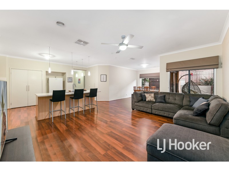 38 St Leonard Way, Pakenham VIC 3810