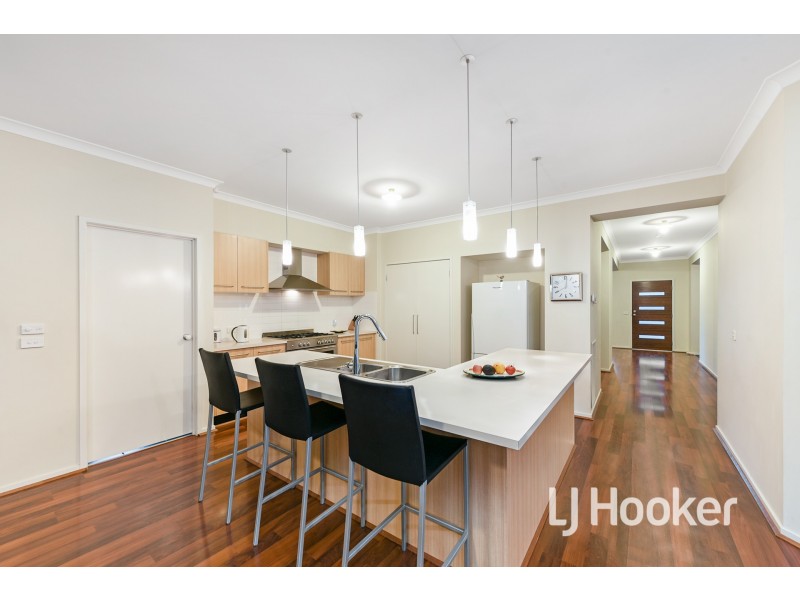 38 St Leonard Way, Pakenham VIC 3810