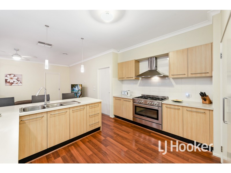 38 St Leonard Way, Pakenham VIC 3810