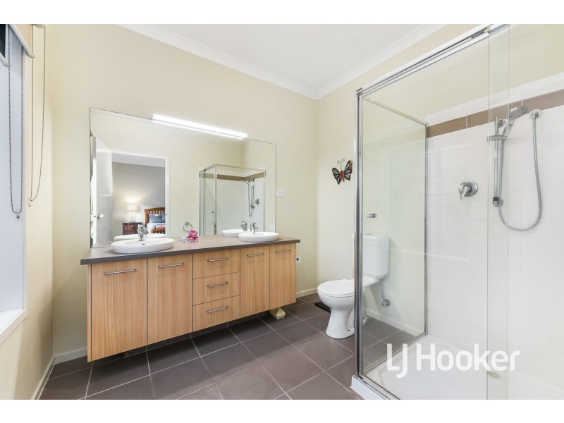 38 St Leonard Way, Pakenham VIC 3810